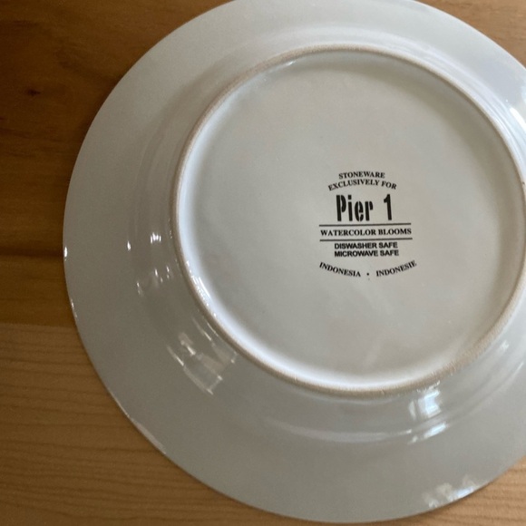 Pier1 Assiettes Watercolor Blooms Purple and Yellow Set Of 2 Ceramic 8”Plates - Picture 14 of 14